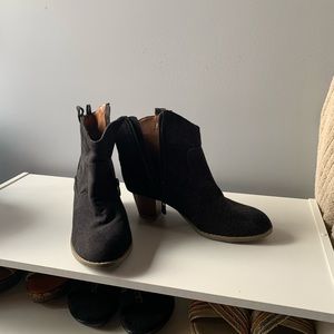 Black boots
